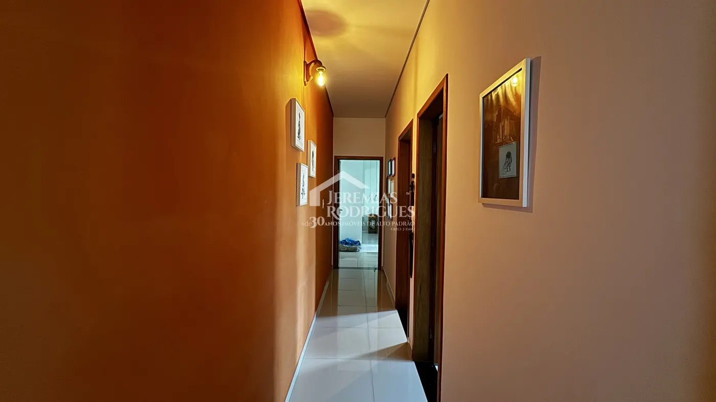 Casa à venda com 4 dormitórios no Condomínio Village do Sol em Pindamonhangaba/SP.