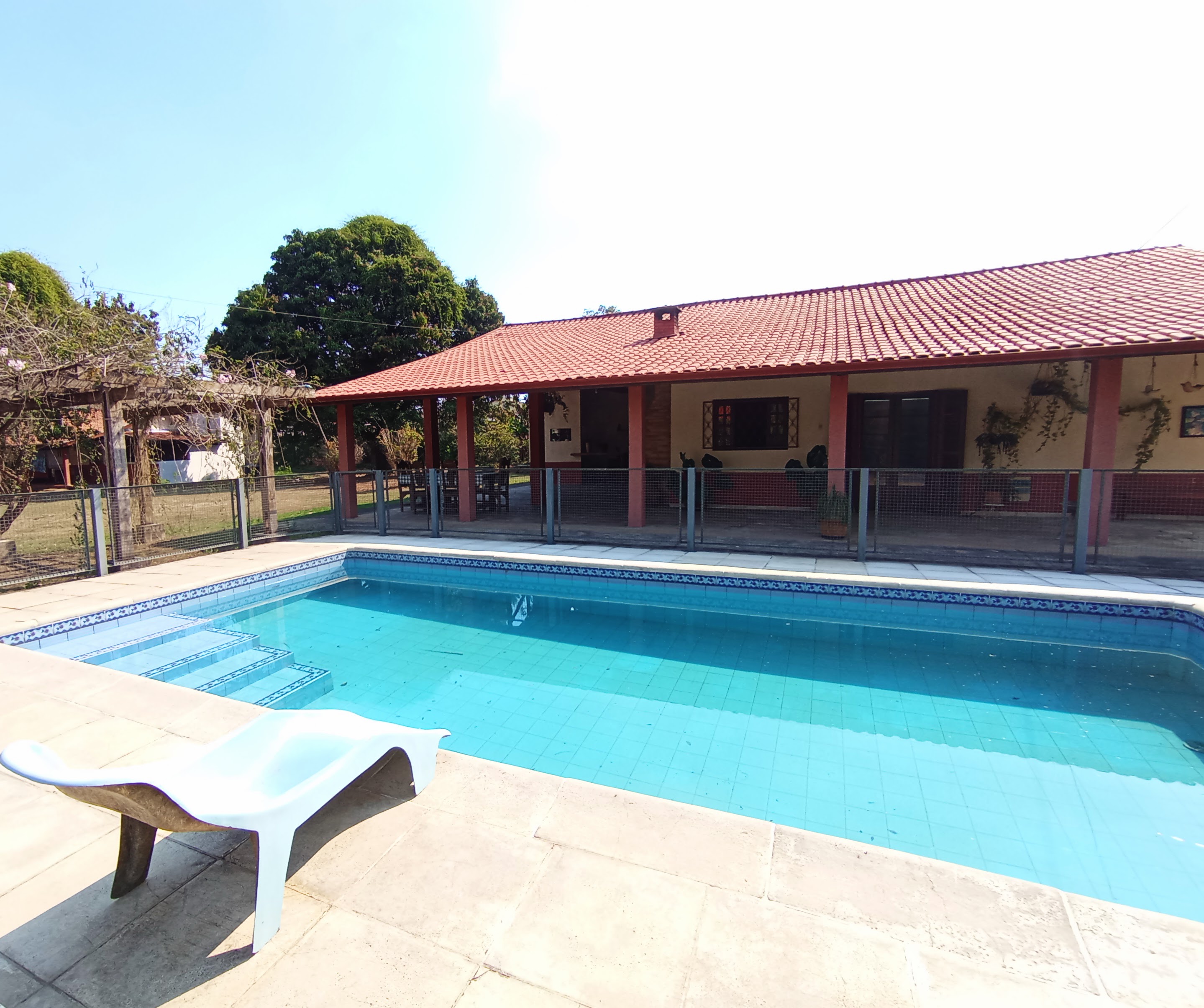 Chácara para venda e locação com 3 dormitórios no bairro Santana em Pindamonhangaba/SP.