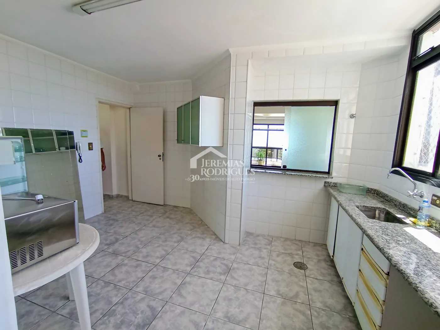 Apartamento para venda com 2 suítes no Edifício Rosa Abirached em Taubaté/SP