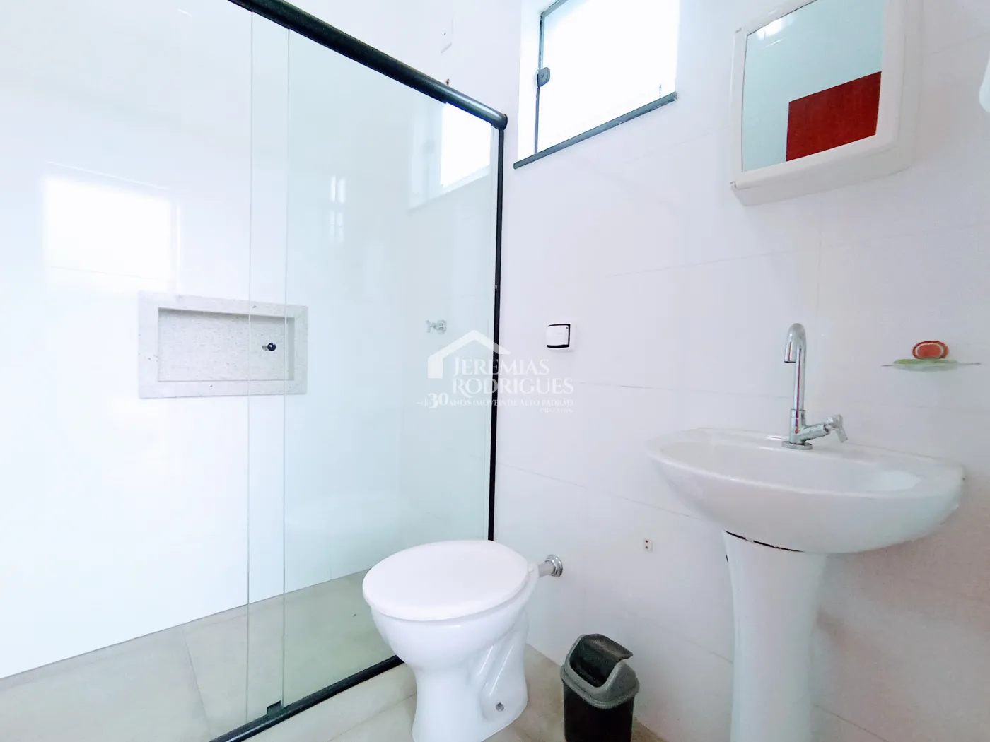 Casa para venda e locação com 3 dormitórios, no Condomínio Colonial Village II em Pindamonhangaba/SP