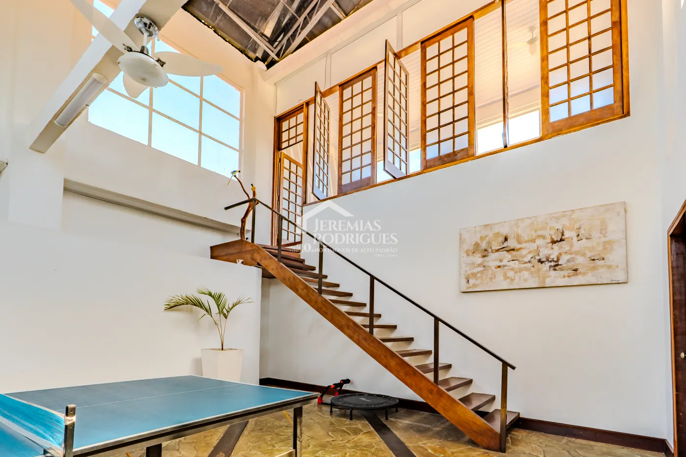 A Imobiliária Jeremias Rodrigues Imóveis de Alto Padrão disponibiliza para venda essa casa no Condomínio Morada do Visconde em Tremembé/SP.