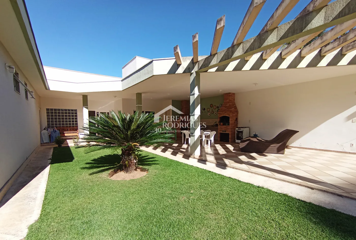 Casa à venda com 4 dormitórios no Condomínio Village Paineiras em Pindamonhangaba/SP