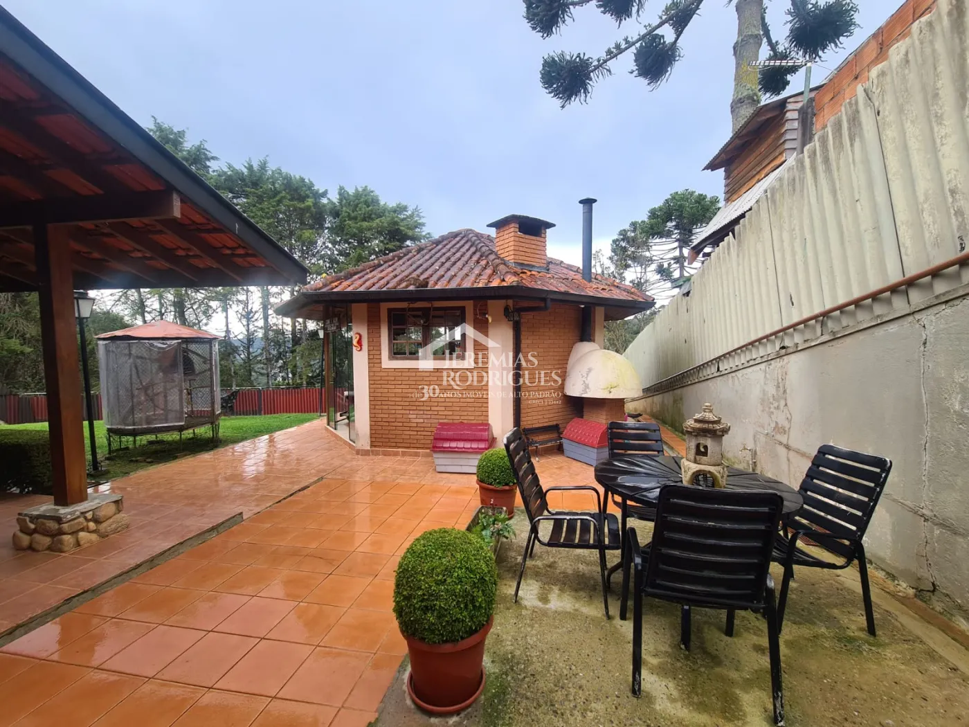 Casa com 4 dormitórios, 265 m² -  Alto do Capivari - Campos do Jordão /SP