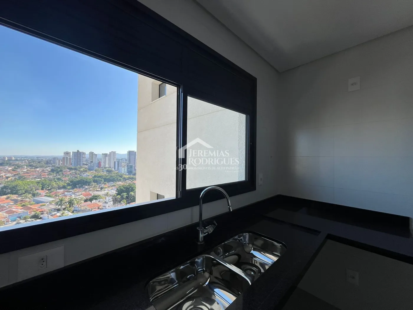 Apartamento à venda com 3 suítes, 211 m² no Edifício Europa em Taubaté/SP