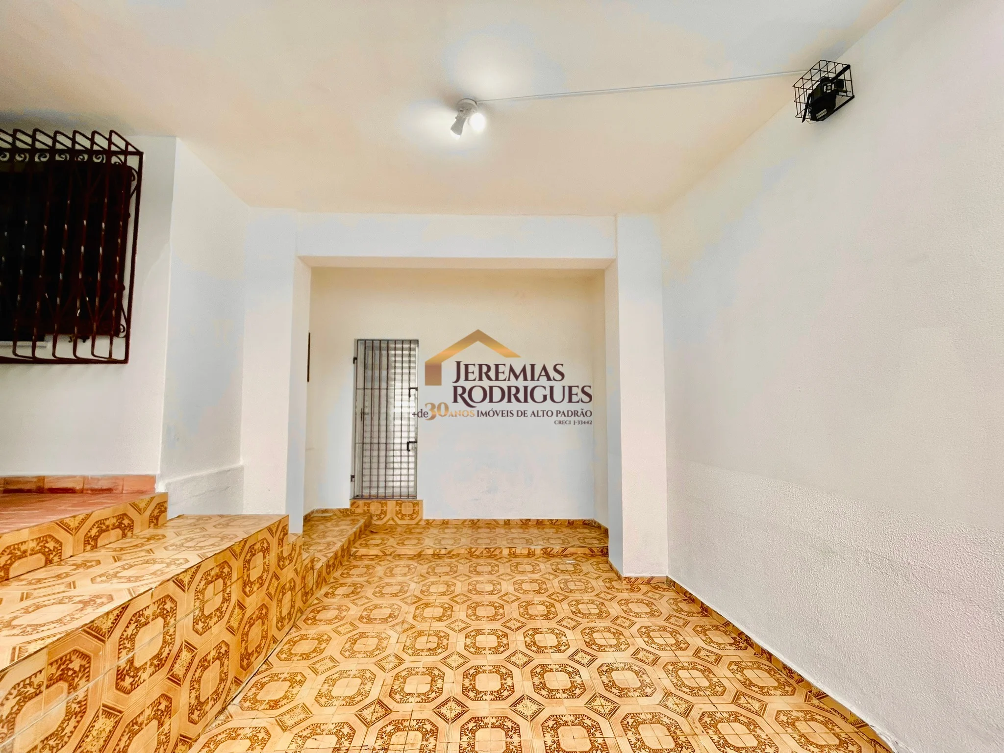Casa para locação com estrutura para ponto comercial no Centro de Pindamonhangaba/SP. — foto 29