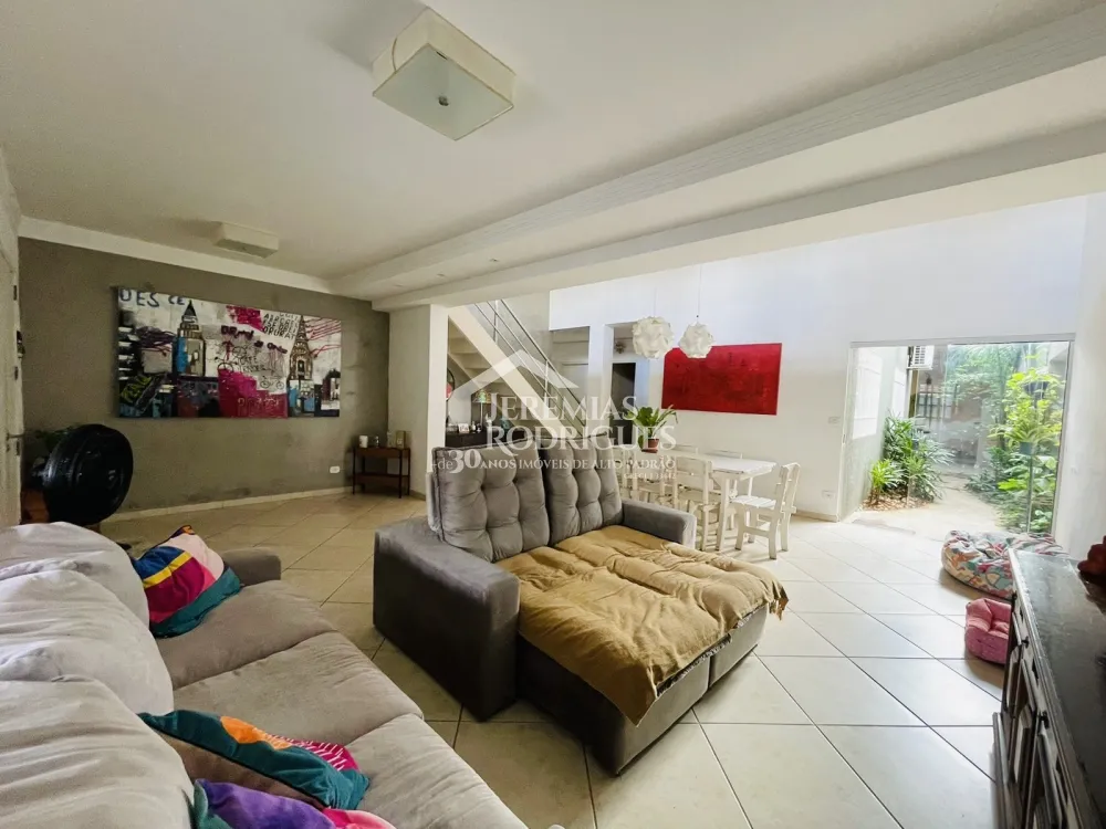 Casa à venda com 3 dormitórios no bairro Jardim das Nações em Taubaté/SP. 