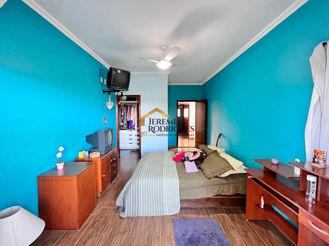 Casa à venda no bairro Jardim Residencial Doutor Lessa em Pindamonhangaba/SP.