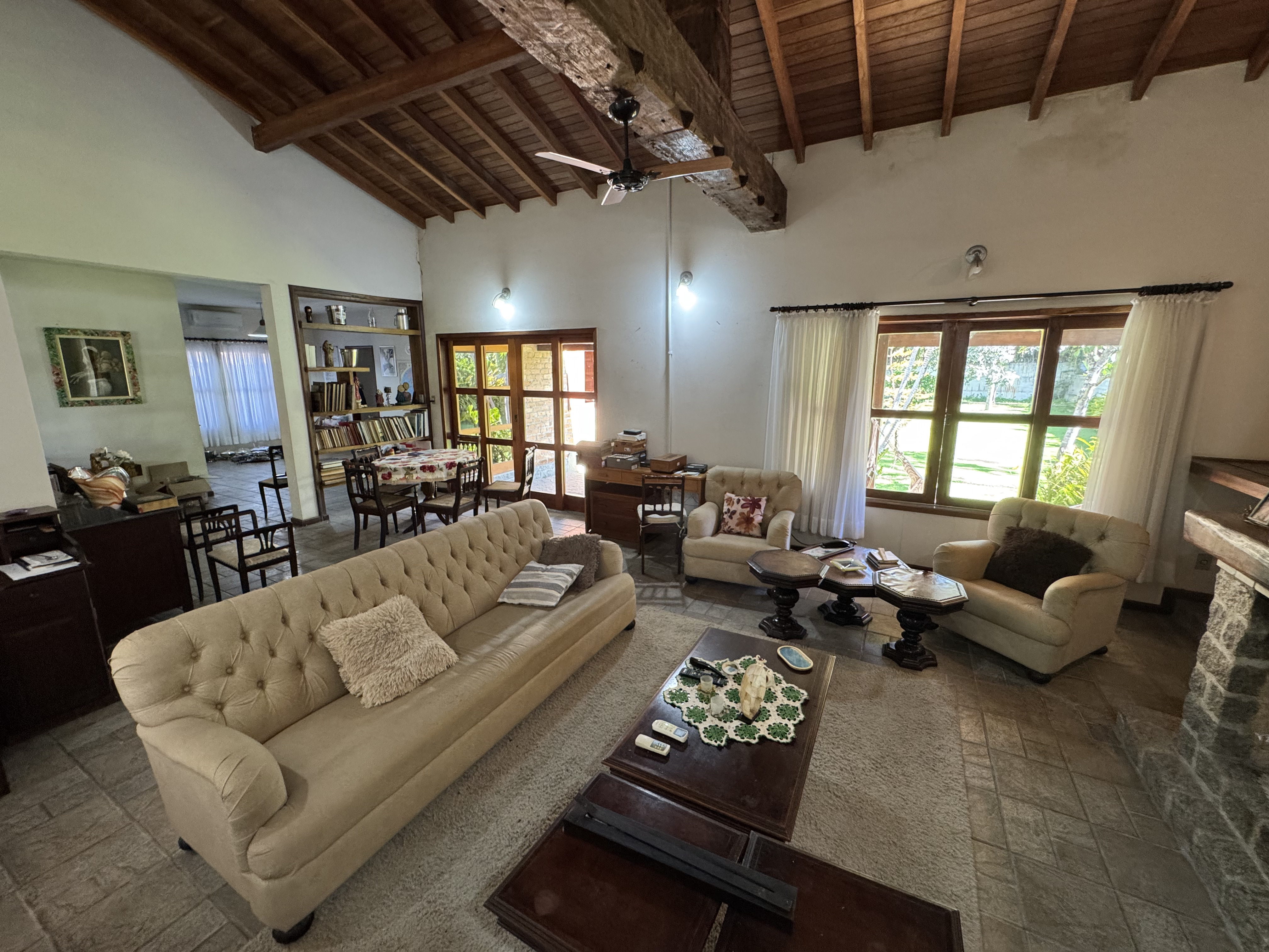 Casa à venda com 4 dormitórios no Condomínio Village Paineiras em Pindamonhangaba/SP.