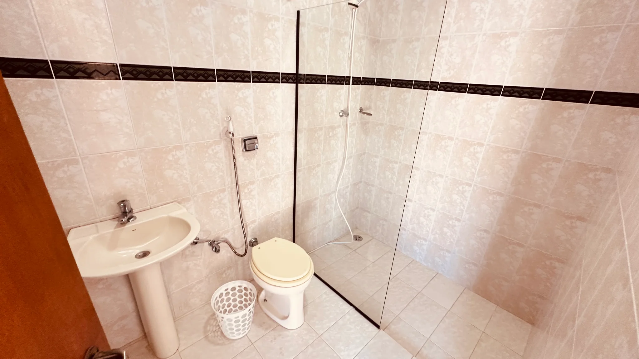Casa com 6 dormitórios para locação no Condomínio Village Paineiras em Pindamonhangaba/SP