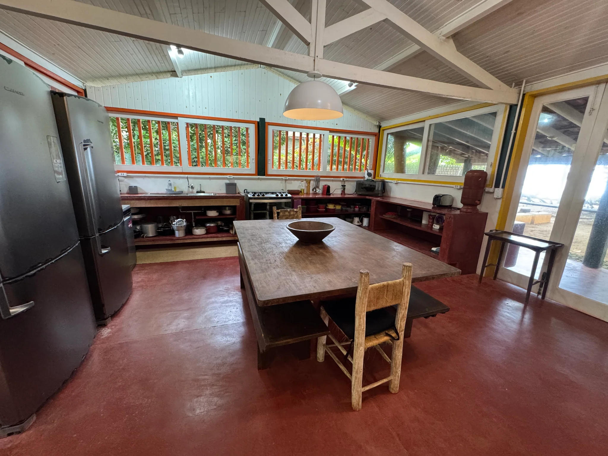 Casa à venda com 5 dormitórios na Praia Vermelha do Centro em Ubatuba/SP. 