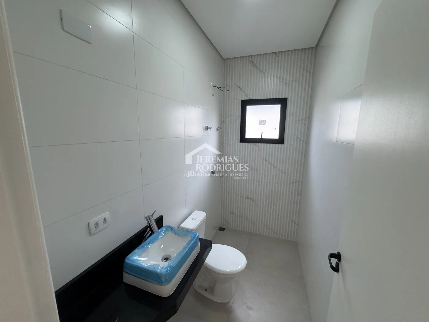 Casa à venda com 3 dormitórios no Condomínio Alphaville em Taubaté/SP