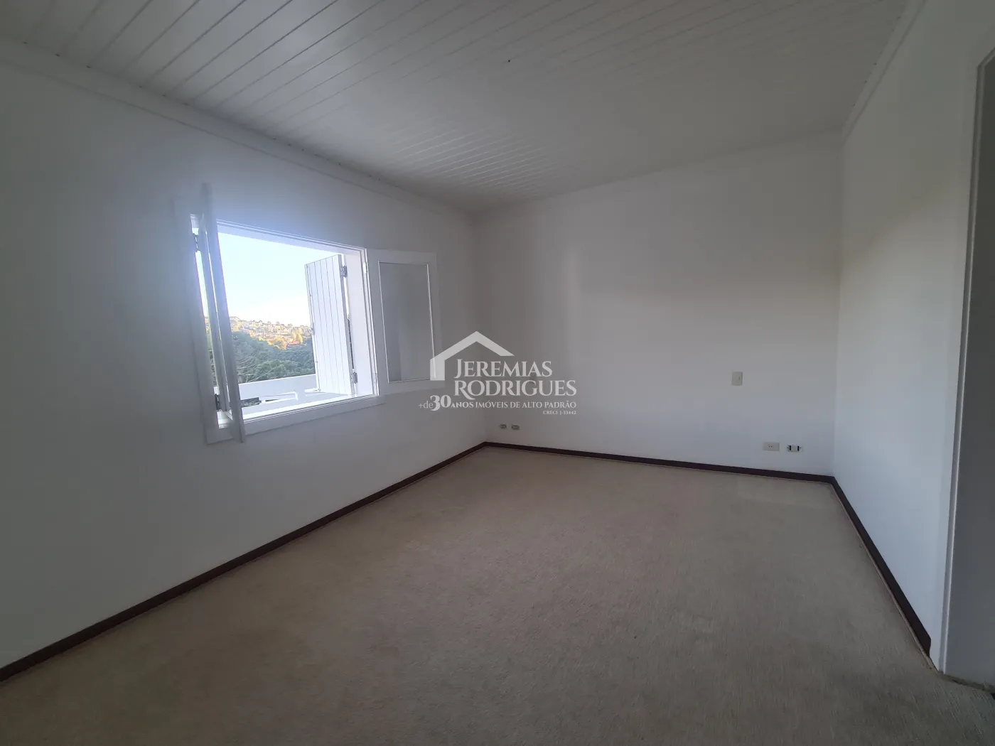 Casa para venda com 5 suítes no Condomínio Jardim Véu da Noiva em Campos do Jordão/SP