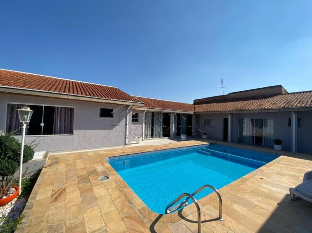 Casa à venda com 2 suítes no bairro do Bonfim em Taubaté/SP.