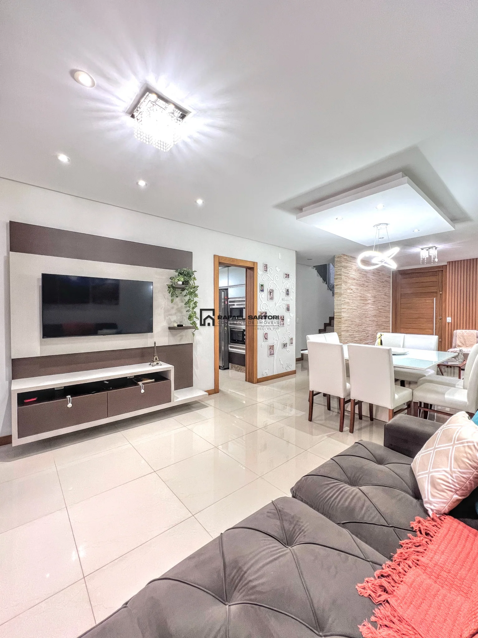 CASA COM 04 SUITES NO AMIZADE