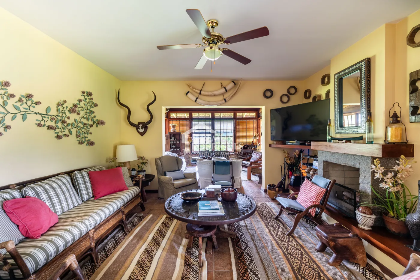 Sitio com 9 suítes, 2.600 m² - Piracaia/SP.