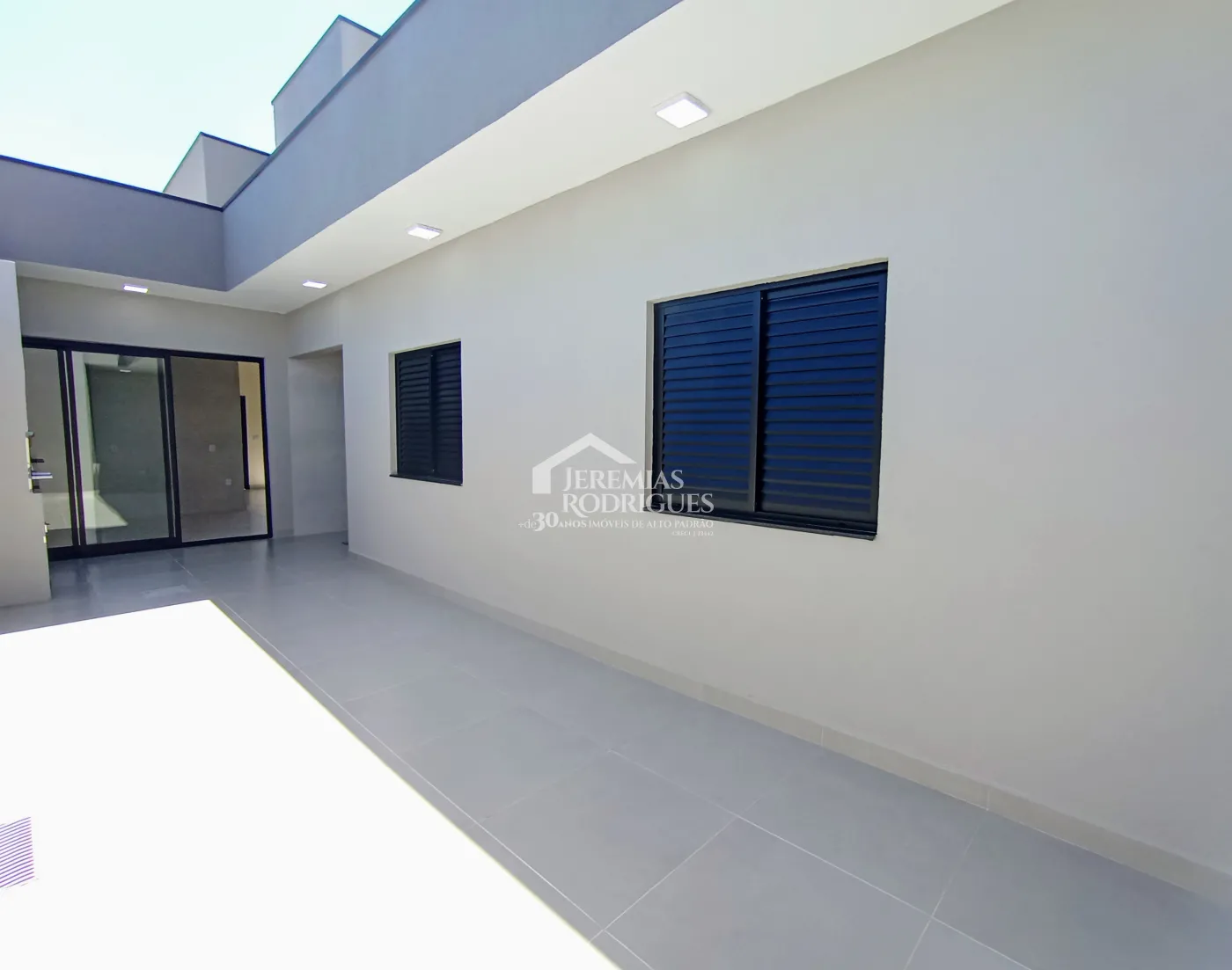 Casa para venda e locação com 3 dormitórios no Bosque da Imperatriz em Pindamonhangaba/SP.
