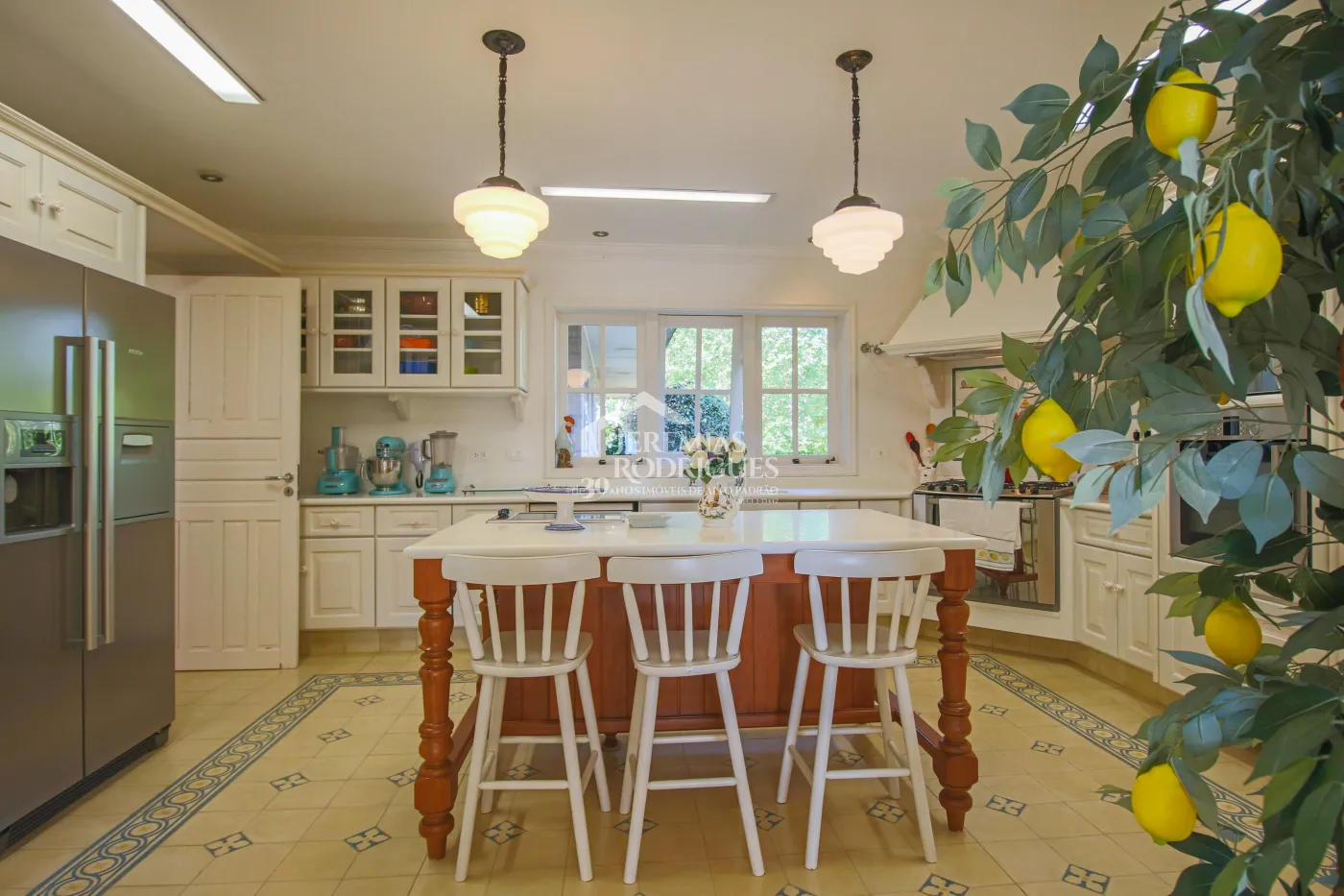 Sobrado com 6 suítes, 615 m² - Vila Inglesa - Campos do Jordão/SP.