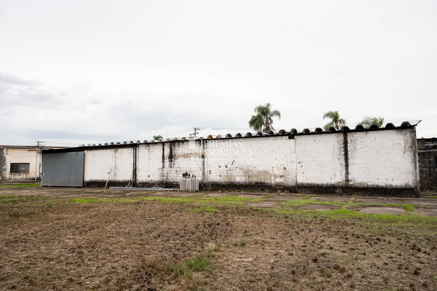 Área disponível para venda em Guaratinguetá.