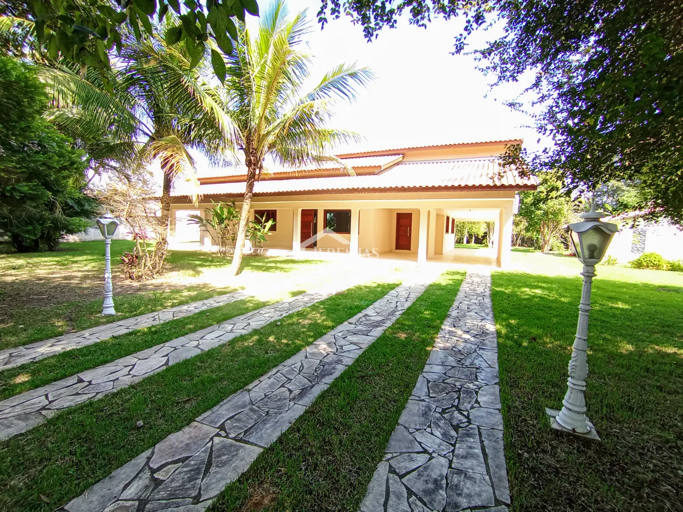 Chácara para locação com 4 dormitórios no bairro Jardim Carlota em Moreira Cesar/SP