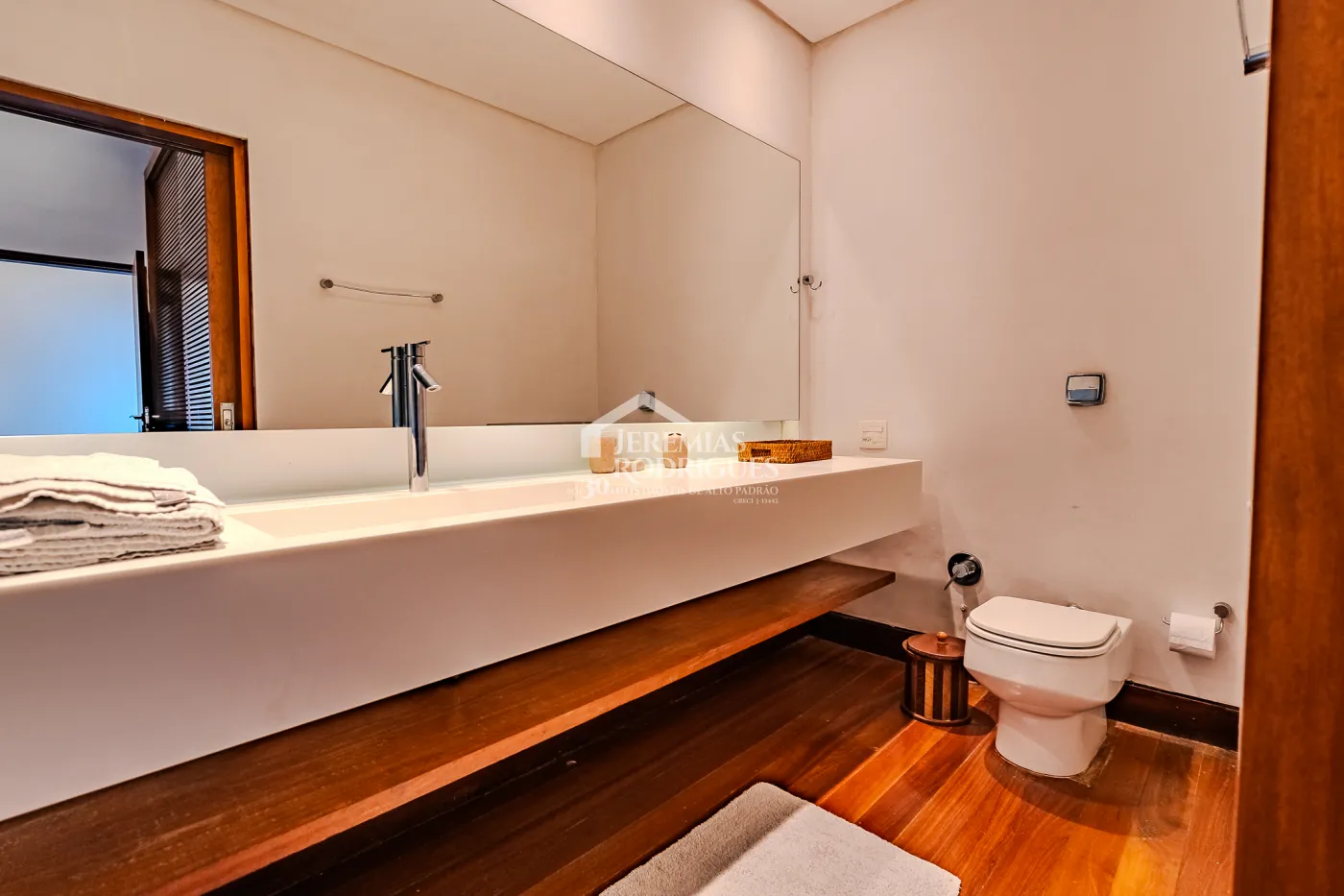 Casa para venda com 5 suítes no Condomínio Villandry em Campos do Jordão/SP