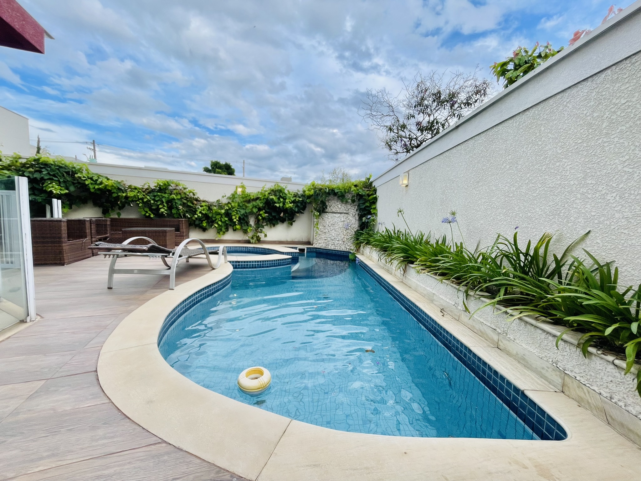 Casa para venda com 4 dormitórios no Condomínio Campos Do Conde I em Tremembé/SP