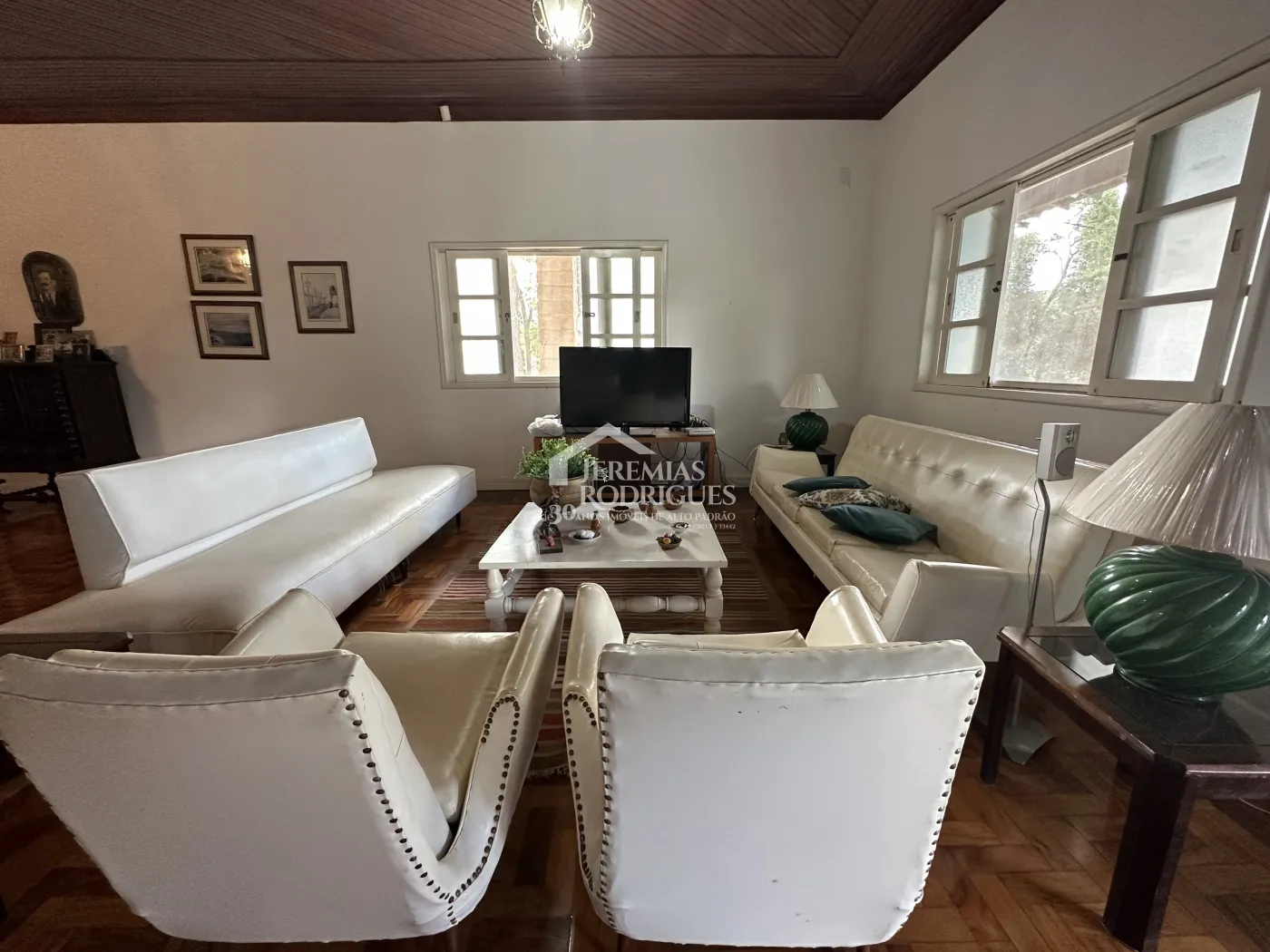 Fazenda para criação de gado de corte e plantação de milho, com mais de 612 hectares, em Cruzeiro-SP.