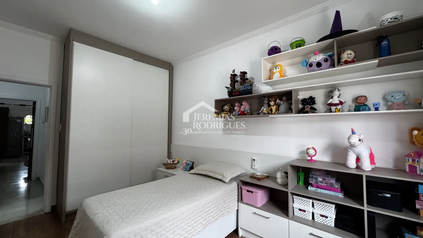 Casa para venda e locação com 3 dormitórios no bairro Chácara da Galega em Pindamonhangaba/SP.