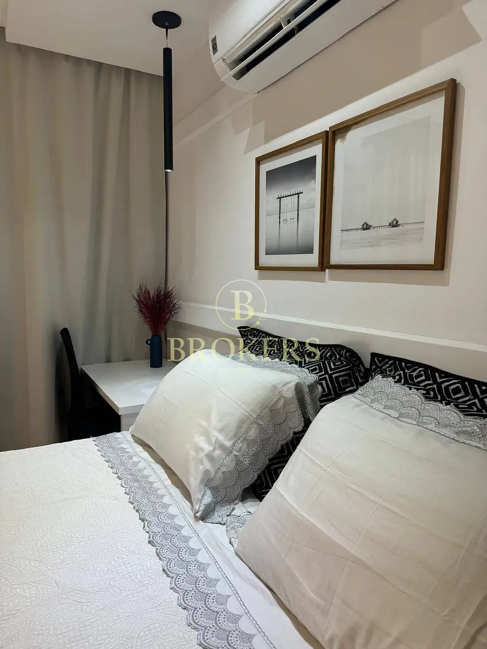 Apartamento a venda. Ipanema na quadra da praia! 2 quartos (1 suíte), varanda com vista mar, vaga,