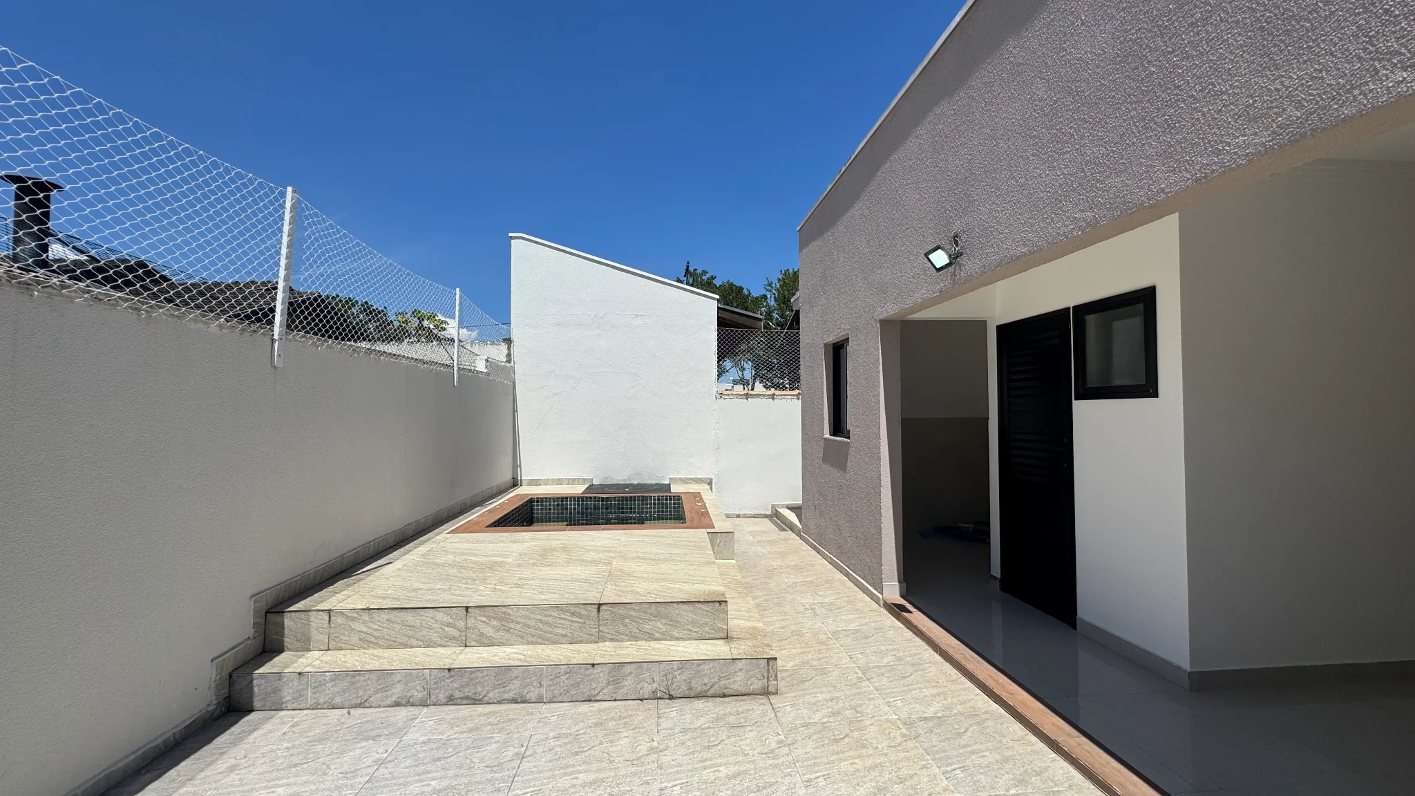 Casa à venda no Condomínio Village do Sol em Pindamonhangaba/SP. 