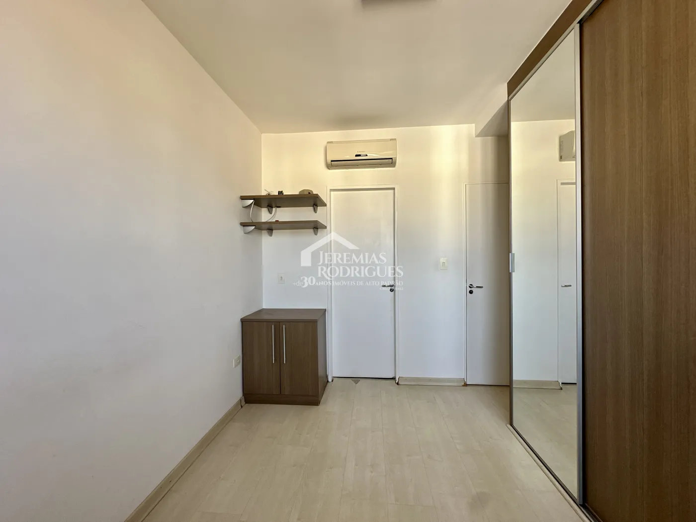 Apartamento com 3 dormitórios, 125 m² - Edifício Jabuticabeiras - Taubaté/SP.