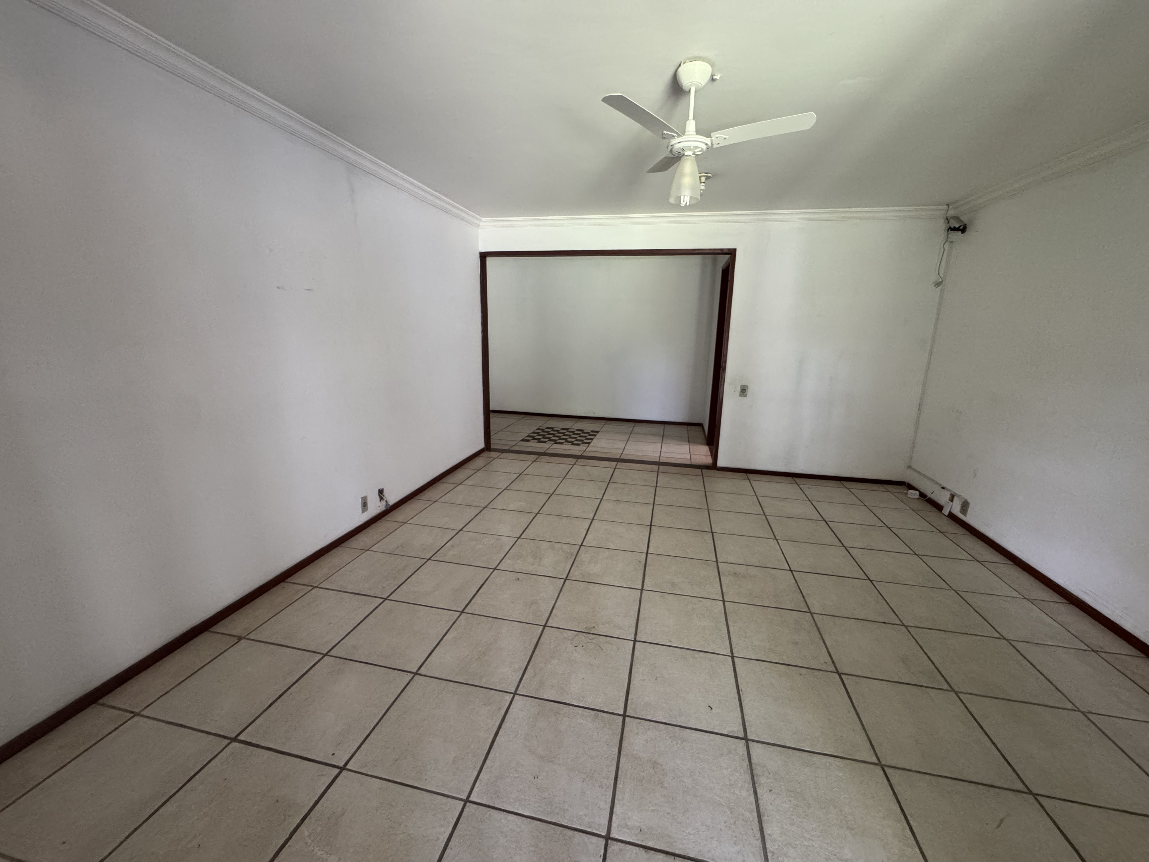 Casa à venda com 5 dormitórios no Condomínio Village Paineiras em Pindamonhangaba/SP.