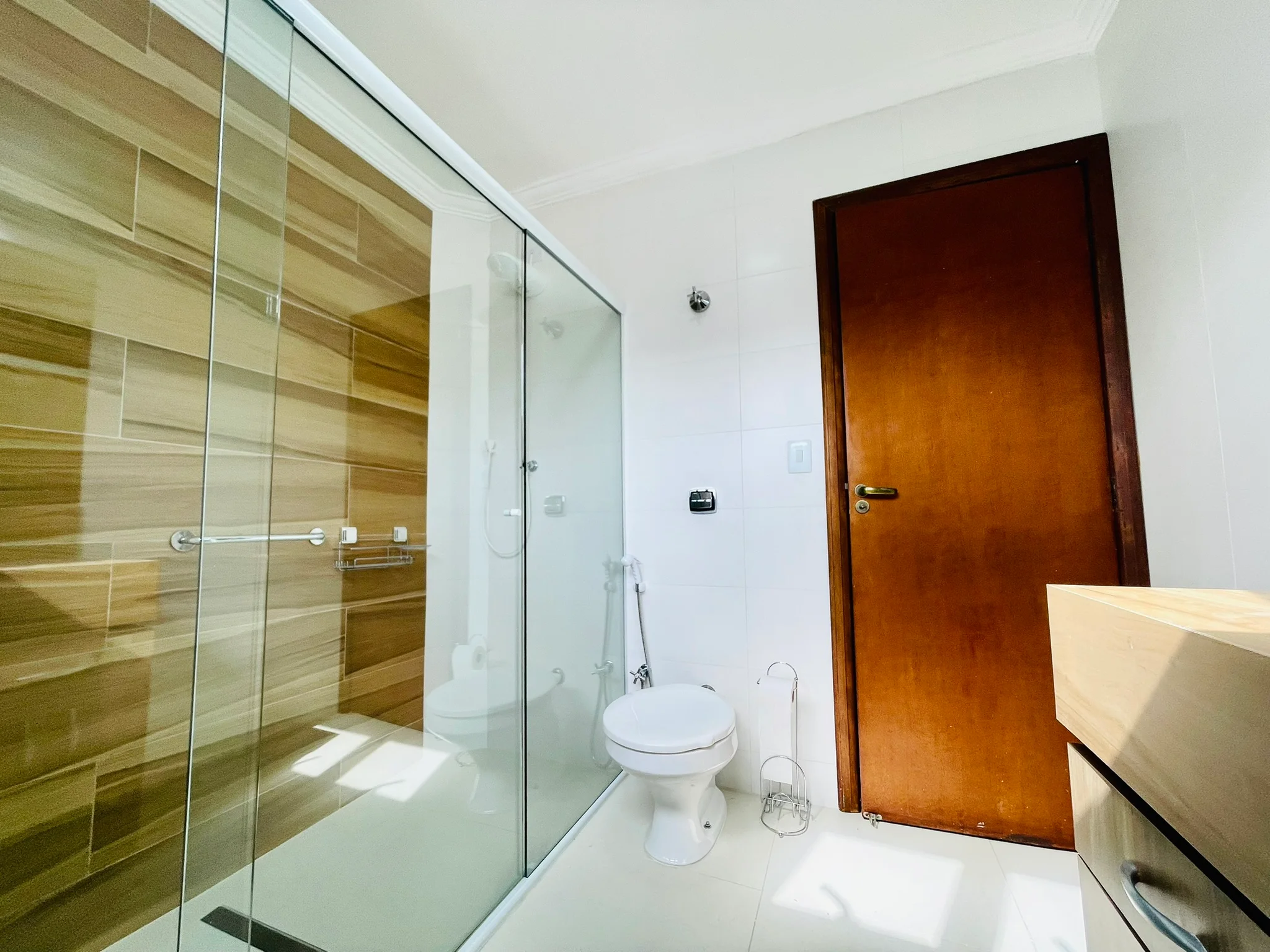 Apartamento para venda com 5 dormitórios no Edifício Olimpia em Taubaté/SP. 