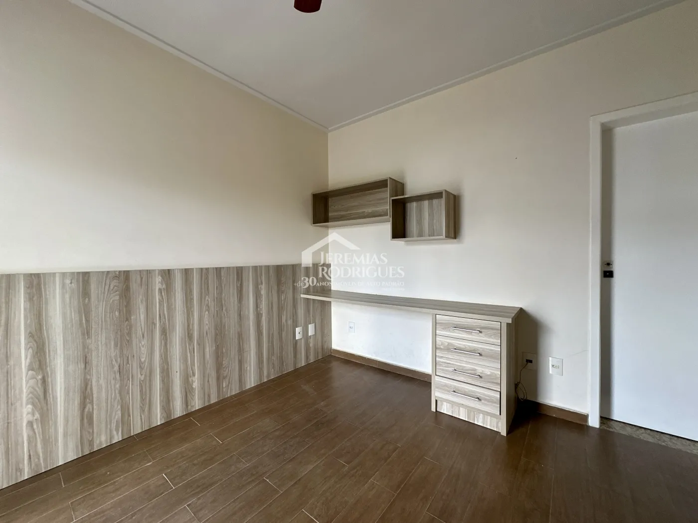 Casa para venda e locação com 4 suítes no Condomínio Campos do Conde II em Tremembé/SP