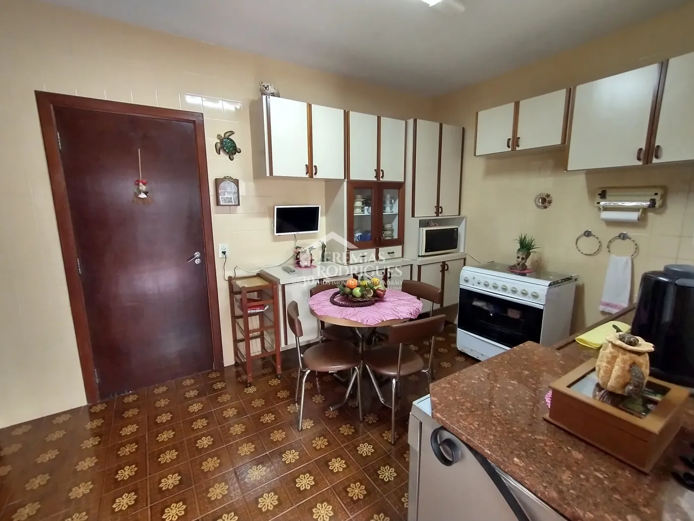 Casa com 4 dormitórios, 265 m² -  Alto do Capivari - Campos do Jordão /SP