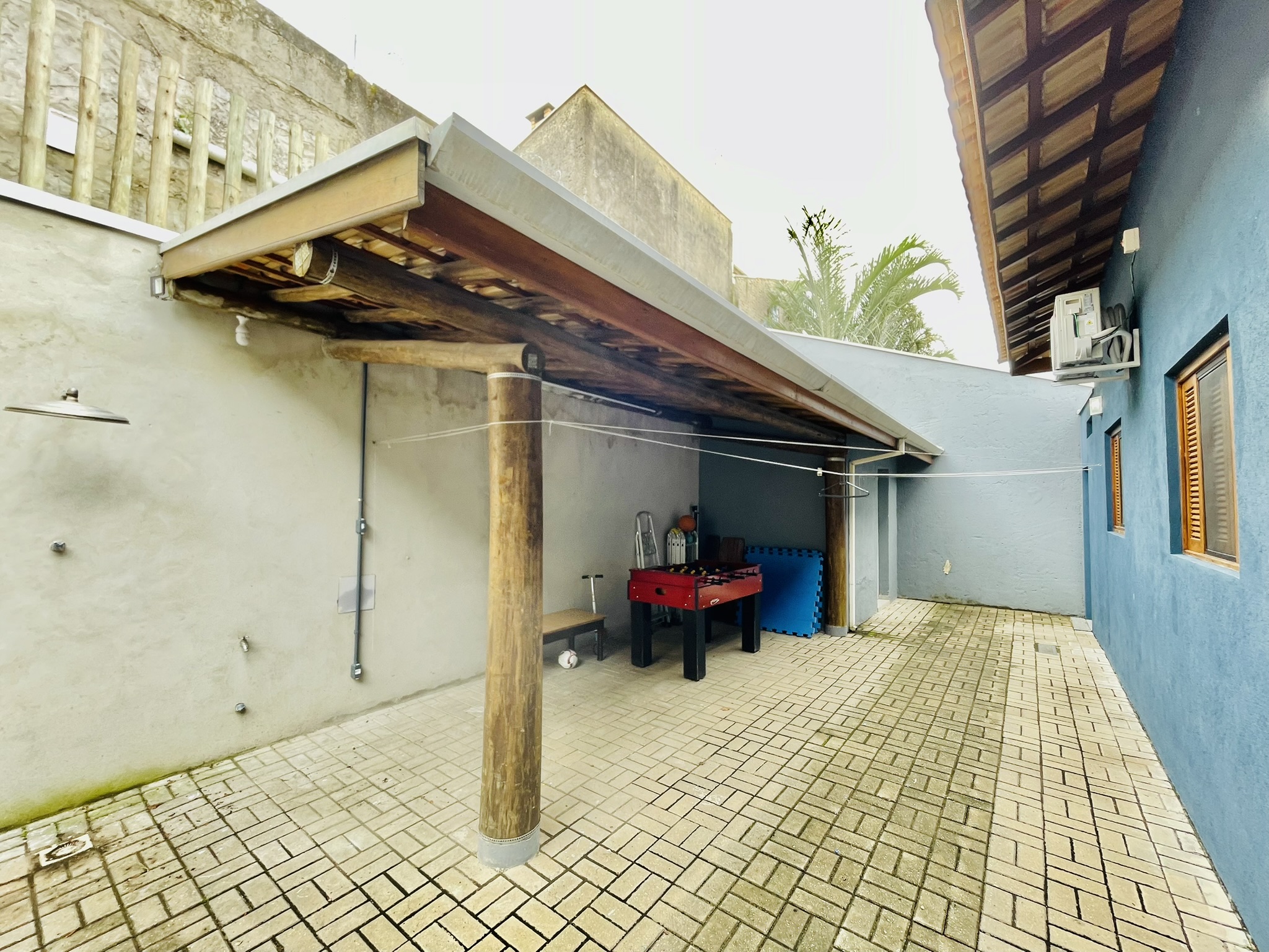 Casa para venda e locação com 4 dormitórios no Condomínio Parque dos Pássaros em Tremembé/SP.  