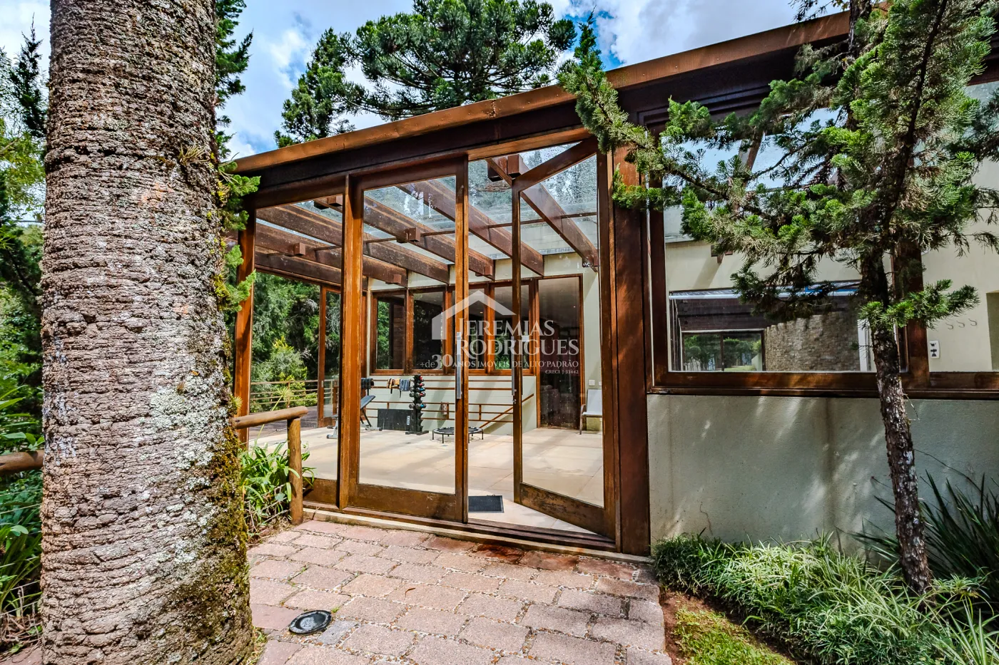 Casa para venda com 5 suítes no Condomínio Villandry em Campos do Jordão/SP