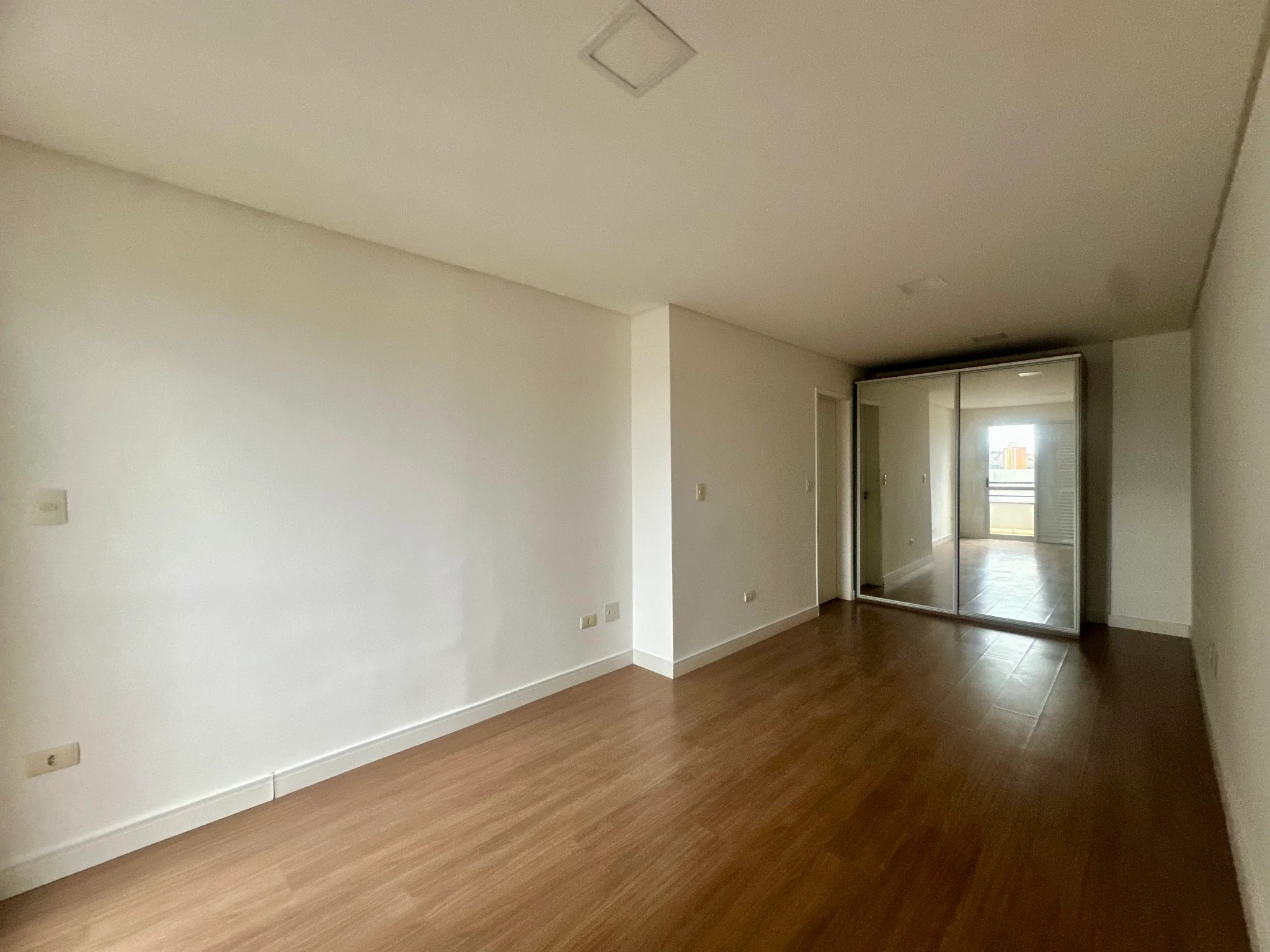 Cobertura duplex para locação no Edifício Placere em Taubaté/SP.