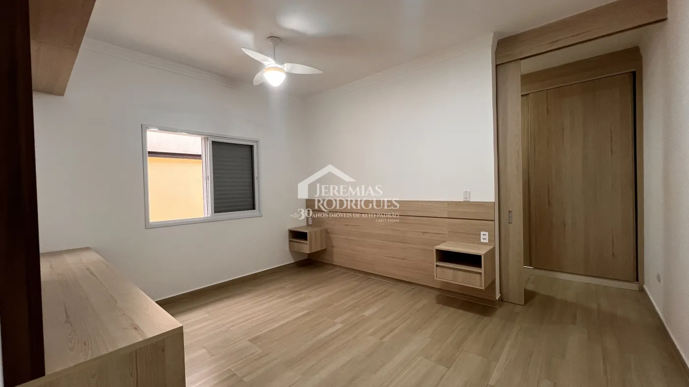 Casa à venda com 3 dormitórios no Condomínio Residencial Tecoara em Taubaté/SP.
