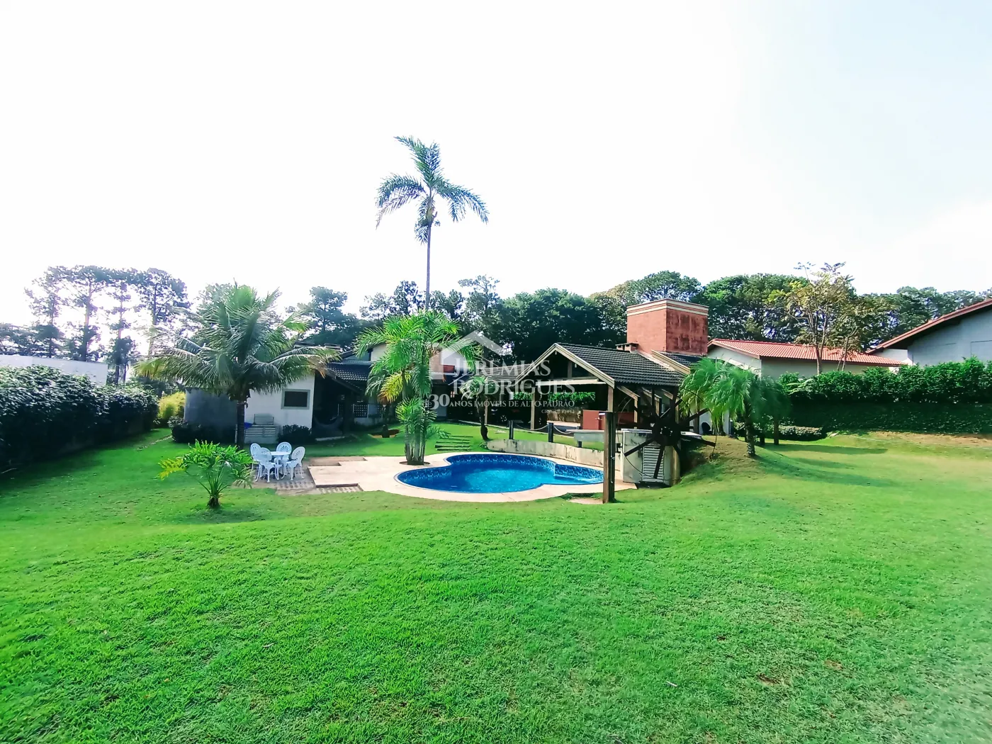 Casa à venda com 3 dormitórios no Condomínio Chácaras Cataguá em Taubaté/SP