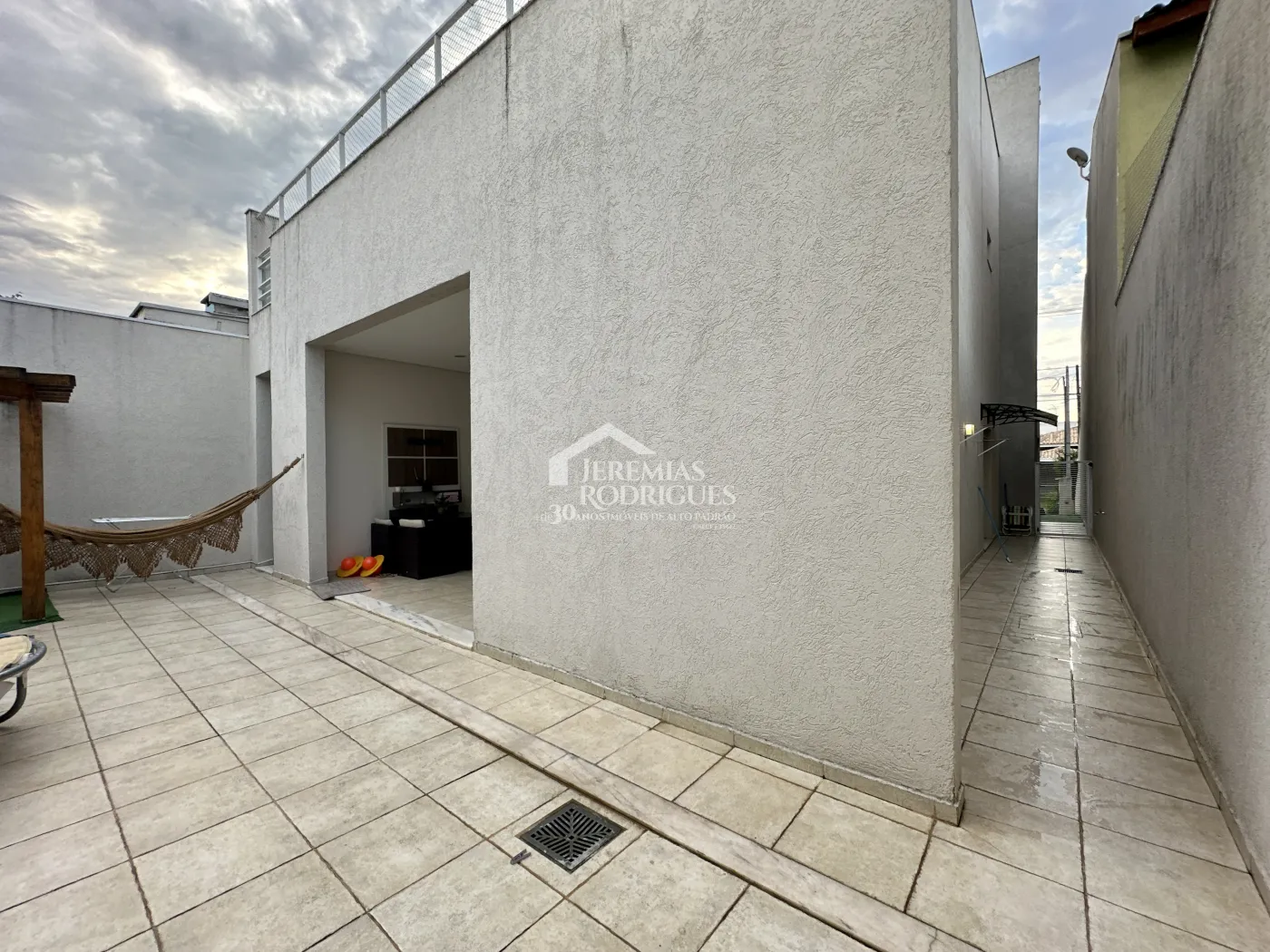Casa à venda com 3 dormitórios no Condomínio Campos do Conde I em Tremembé/SP