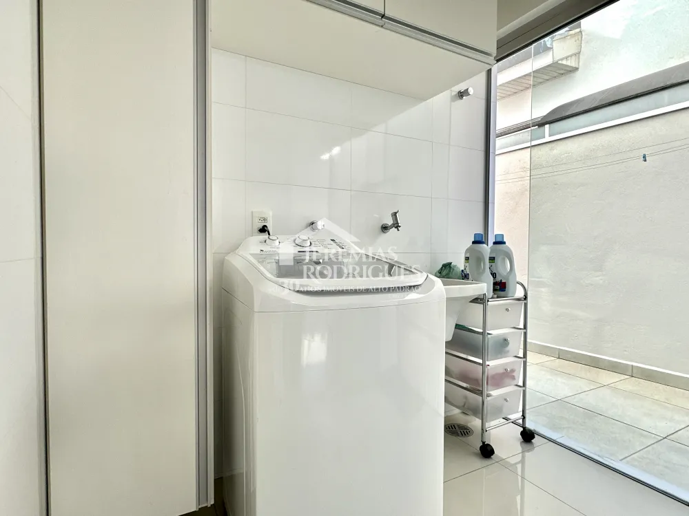 Casa mobiliada para locação no Condomínio Campos do Conde I em Tremembé/SP. 