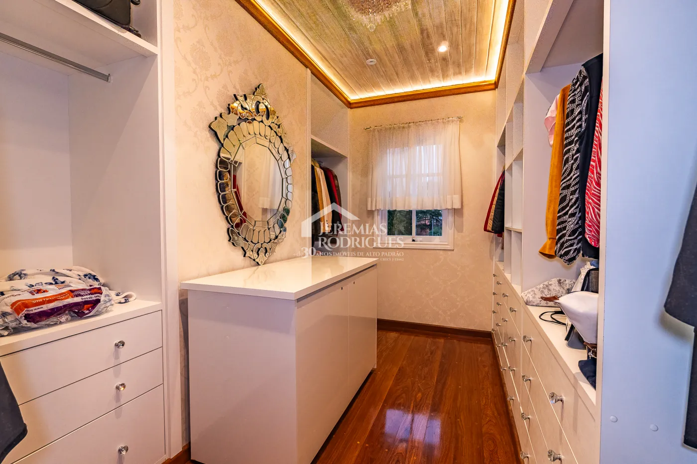 Casa com 5 suítes, 950 m² - Alto do Capivari - Campos do Jordão/SP