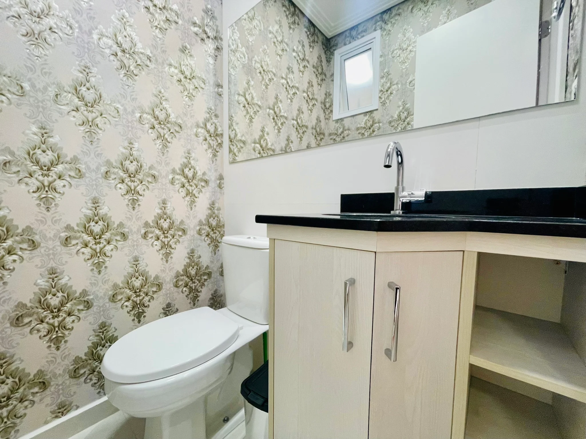 Apartamento à venda com 3 suítes no Condomínio Gran Terrace em Taubaté/SP. 
