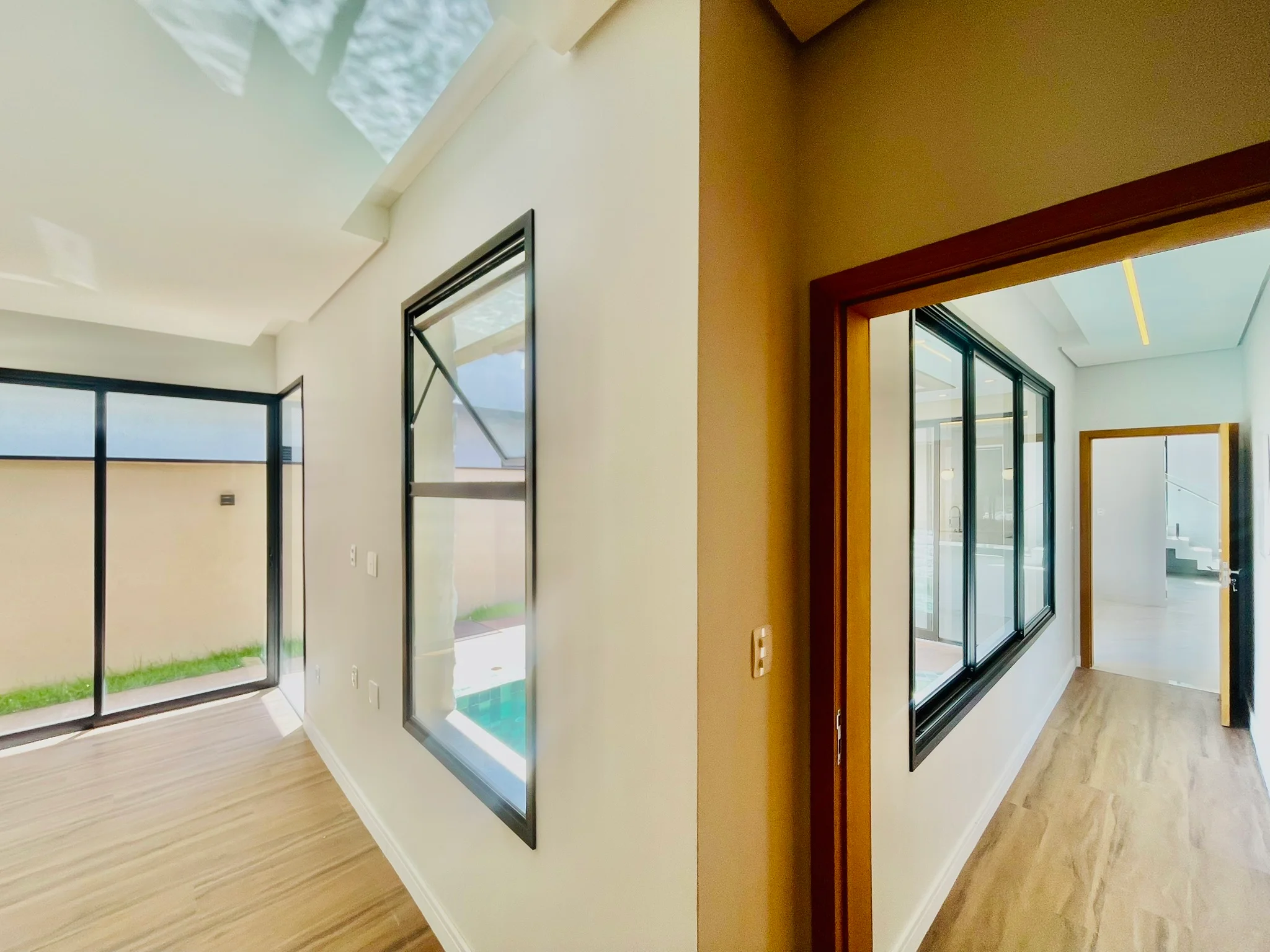 Casa para venda e locação com 3 dormitórios no Condomínio Terras do Vale em Caçapava/SP. 