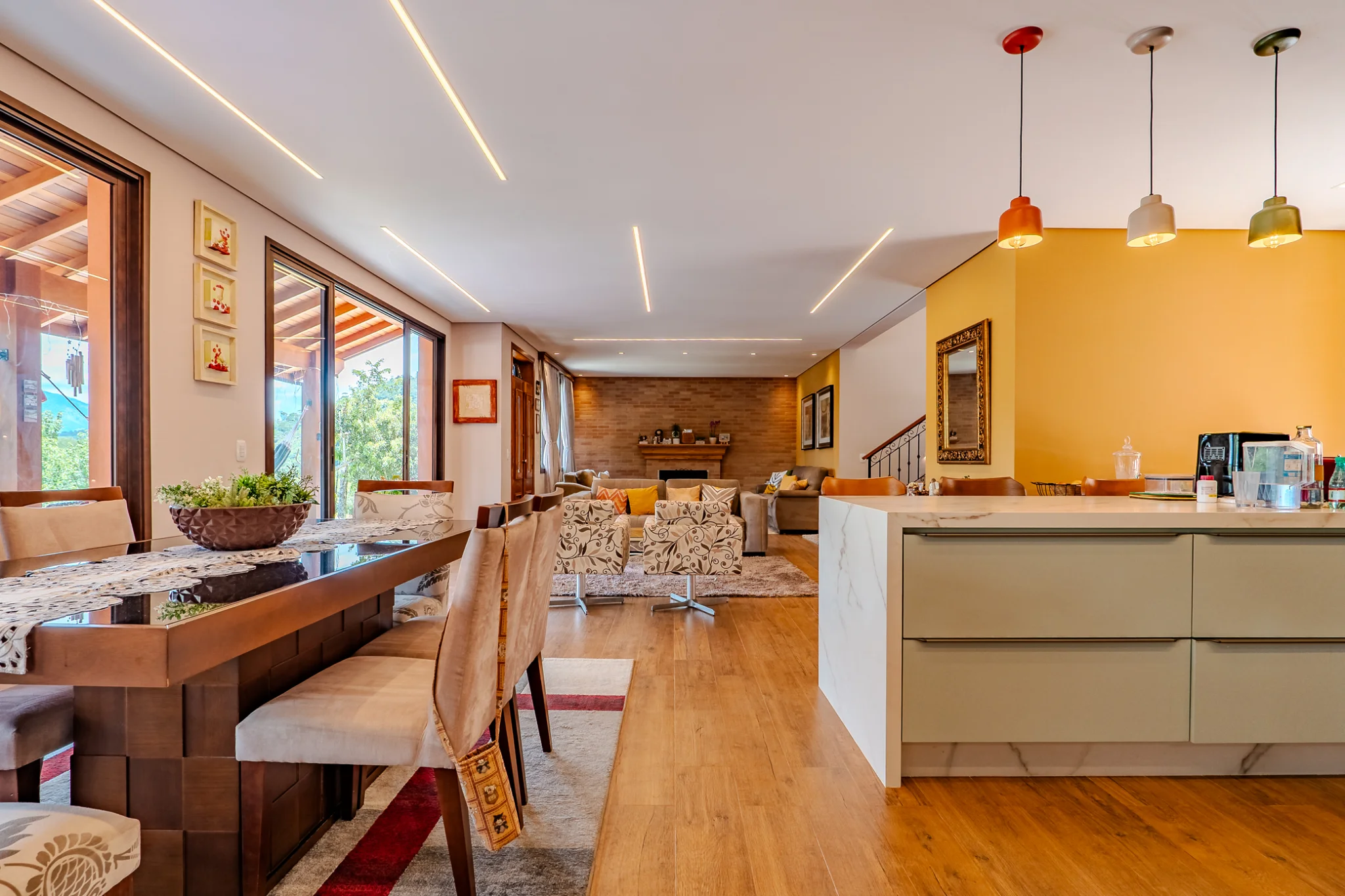 Casa à venda com 3 suítes no Condomínio Parque da Mantiqueira em Santo Antônio do Pinhal/SP. 