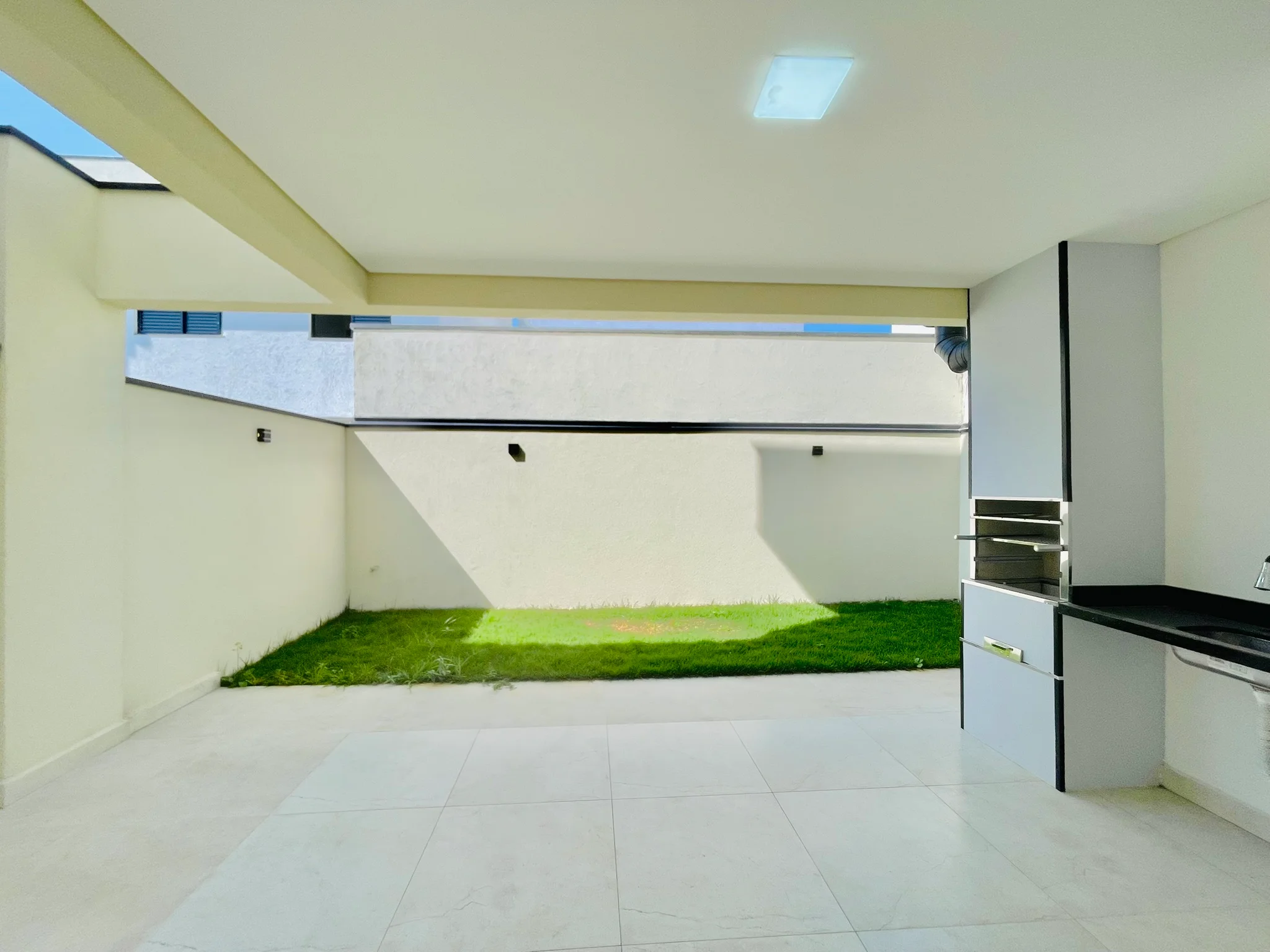 Casa com 3 dormitórios à venda no Condomínio Recanto Tropical em Taubaté/SP.