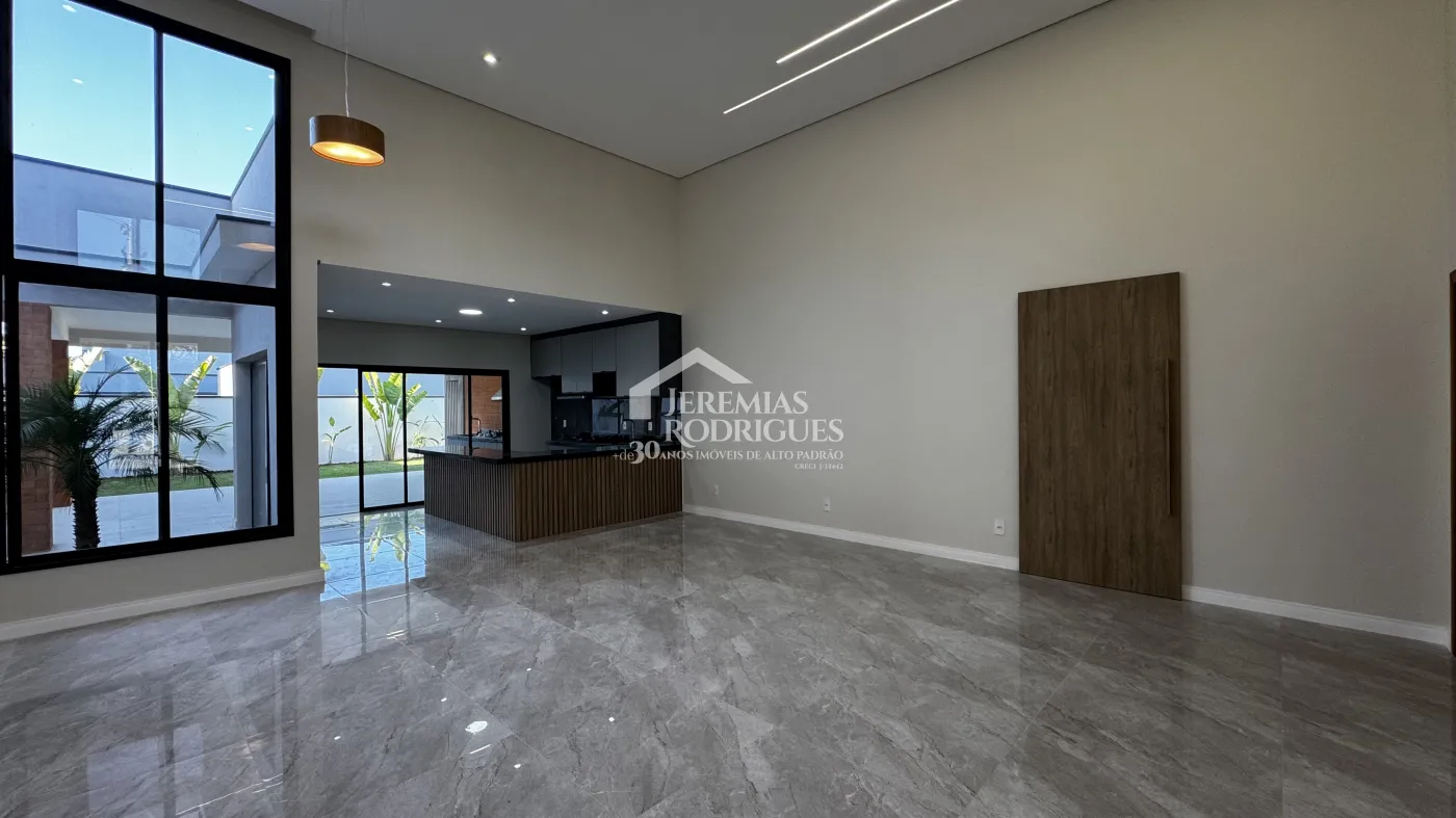 Casa à venda com 3 suítes no Condomínio Reserva dos Lagos em Pindamonhangaba/SP.