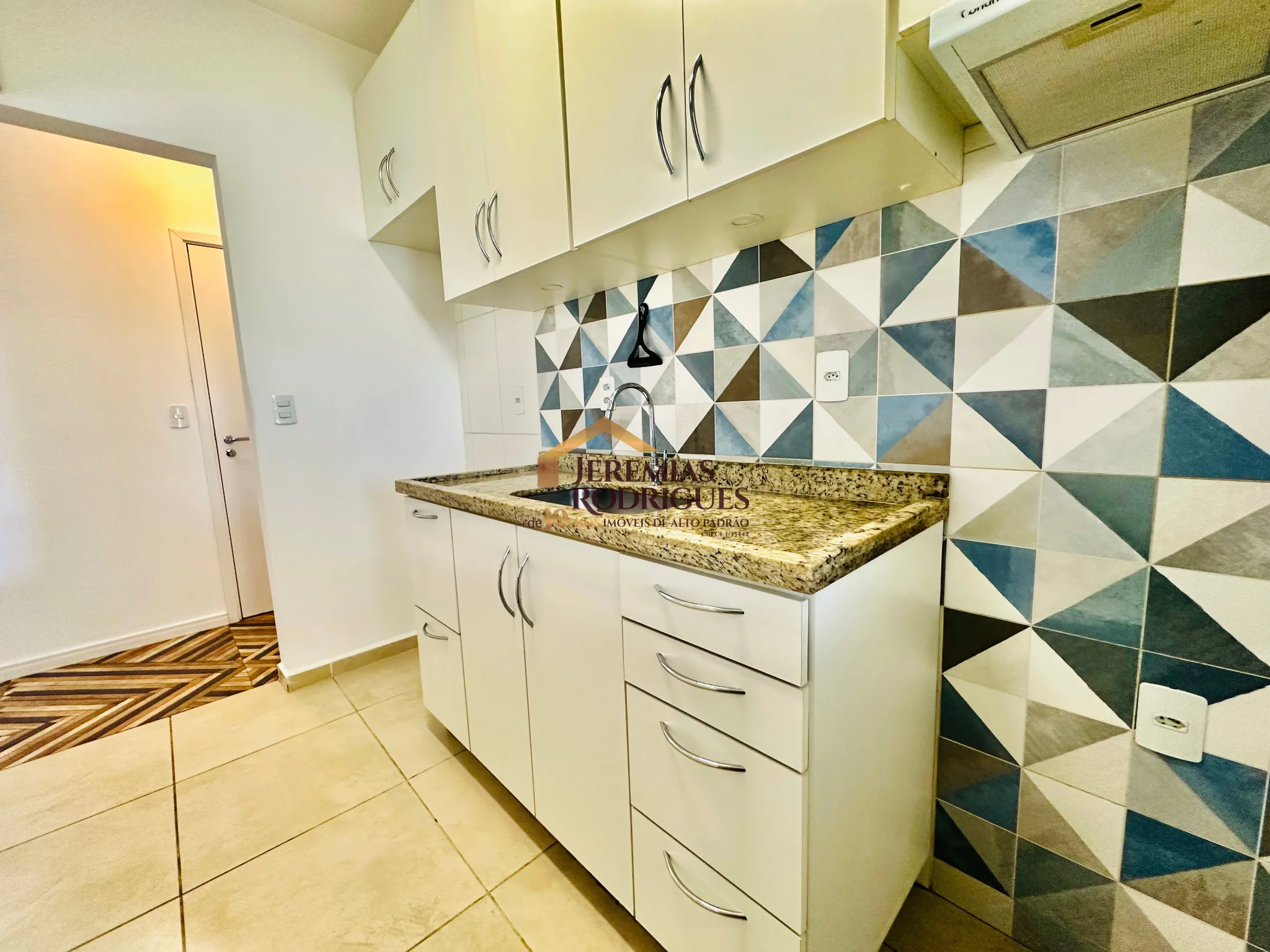 Apartamento para locação e venda no Edifício Solar Vicente Giffoni em Taubaté/SP.