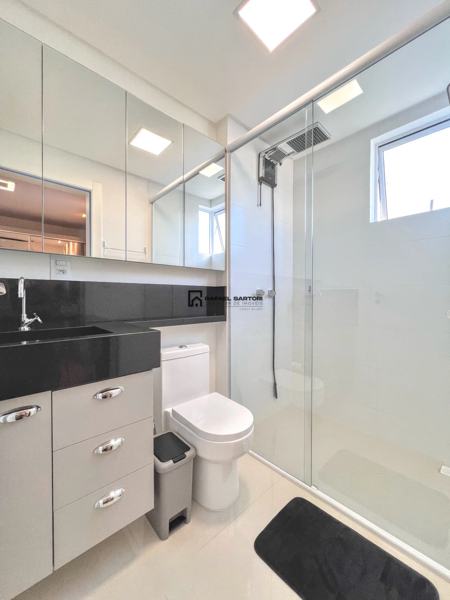 APARTAMENTO NO CENTRO COM 03 SUÍTES