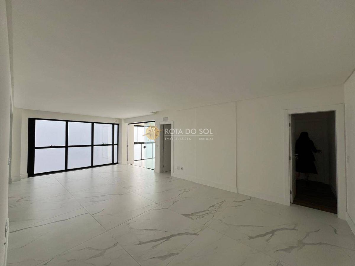 Doha Tower Apartamento Quadra Mar 4 Suítes em Meia Praia Itapema/SC